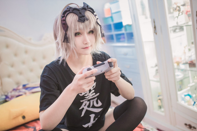 “爱游戏(中国)”秋日夔府咏怀奉寄郑监李宾客一百韵